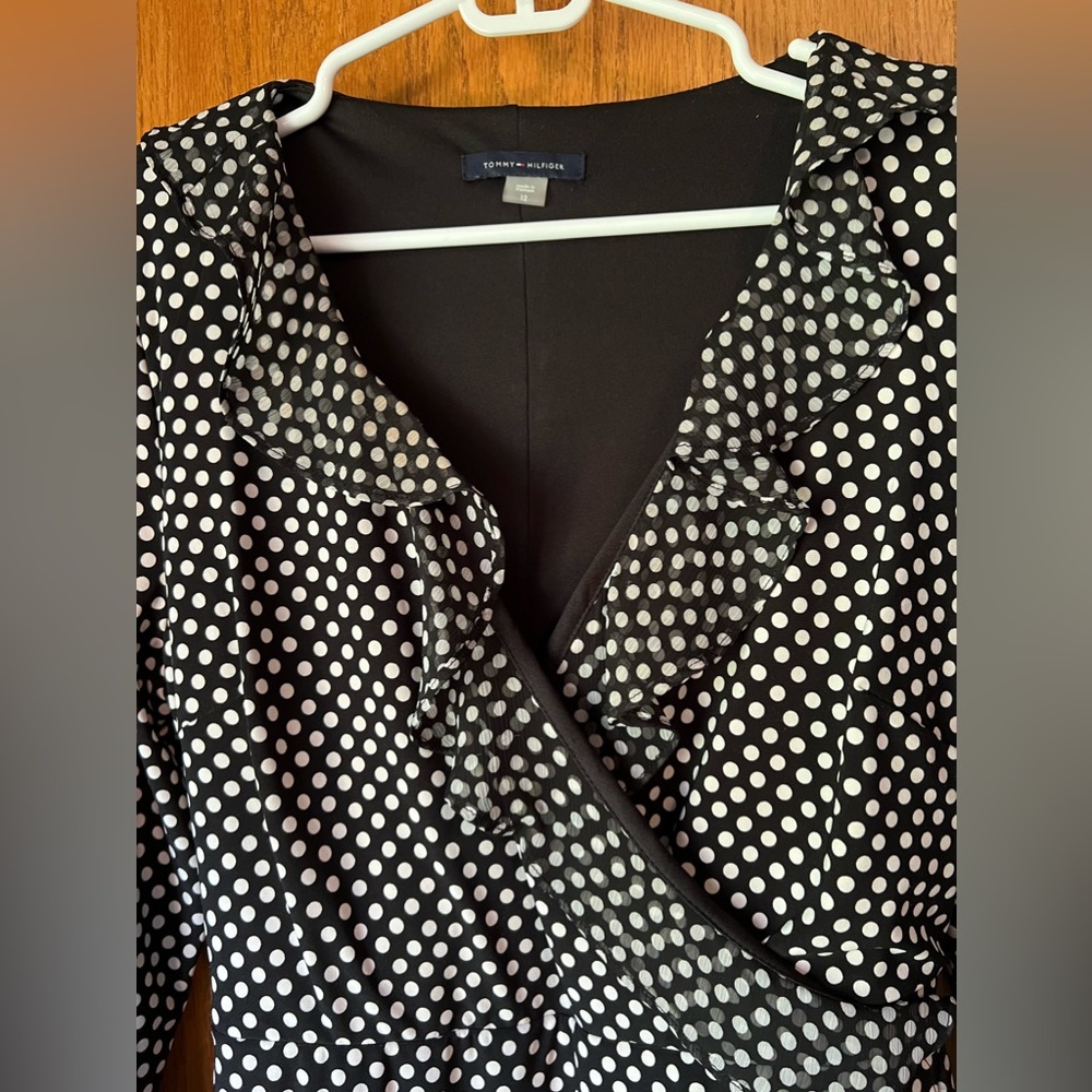 Tommy Hilfiger Womens Black Chiffon Polka Dot Wrap Tie 12 3/4 Sleeve EUC - Picture 2 of 8